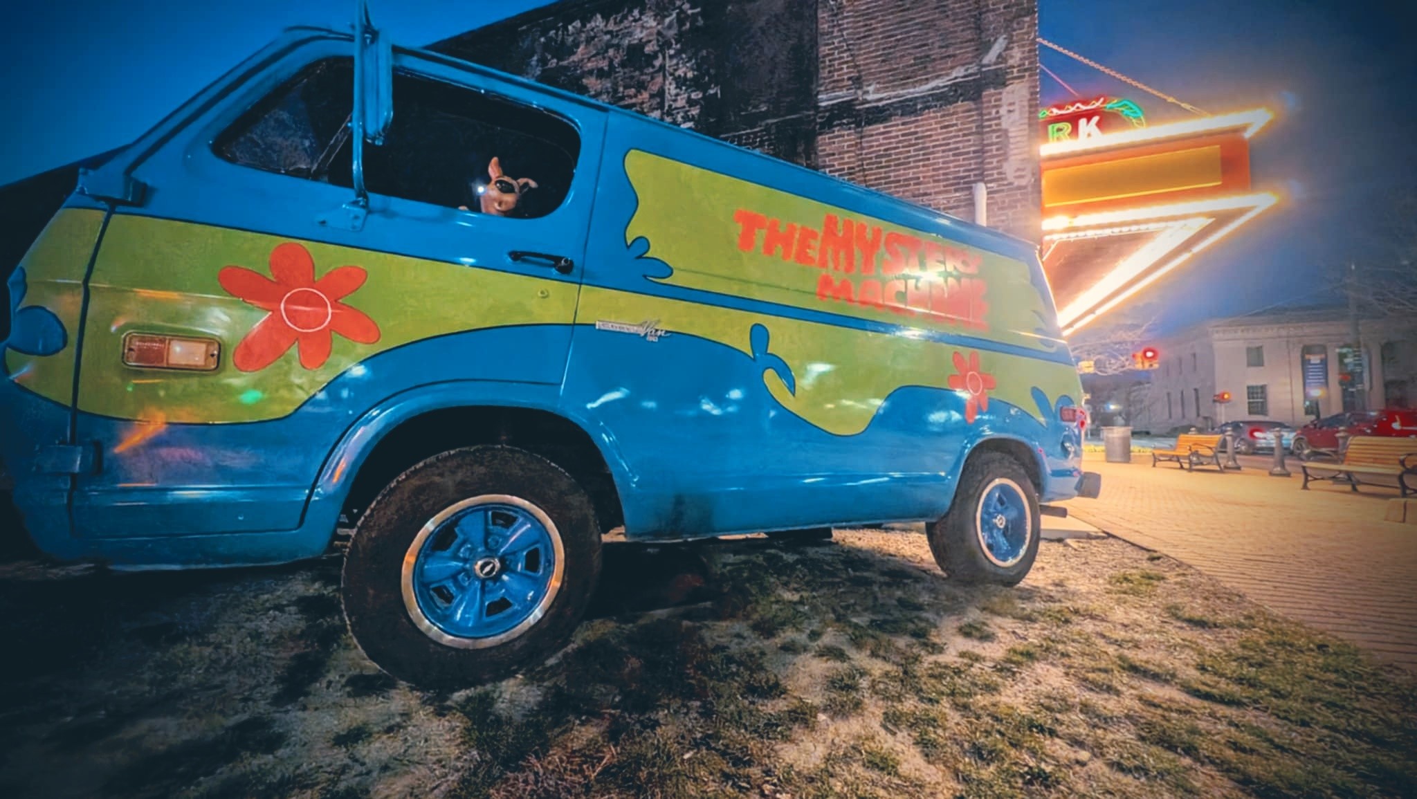 Mystery Machine at the Park Theatre at night